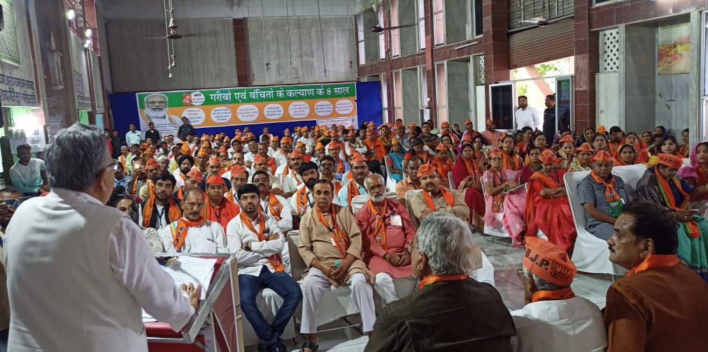 गरीबों से उनके पक्के
