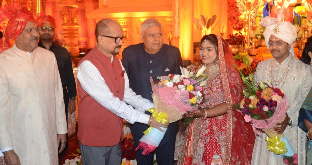 उपराष्ट्रपति श्री जगदीप धनखड़ बृजमोहन अग्रवाल के सुपुत्र के विवाह समारोह में सम्मिलित हुए