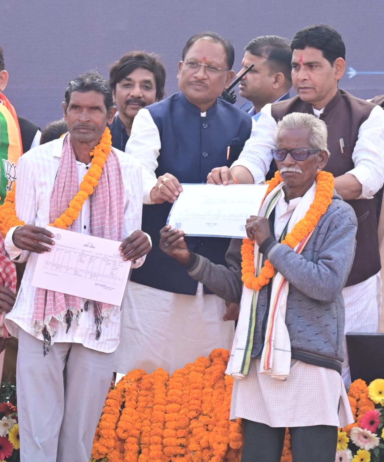छत्तीसगढ़ राज्य के 10 जिलों में मंत्रीगणों की उपस्थिति में स्वामित्व कार्ड का हुआ वितरण