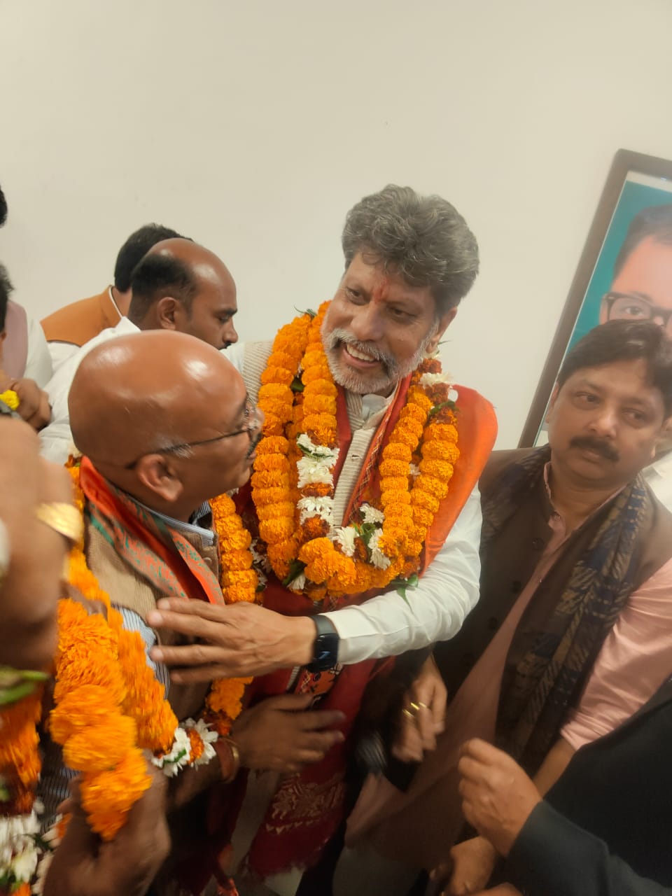 भाजपा के नव निर्वाचित प्रदेश अध्यक्ष किरण सिंह देव को दुर्ग जिला भाजपा अध्यक्ष सुरेन्द्र कौशिक ने भाजपा कार्यकर्ताओं के साथ मिलकर दी बधाई