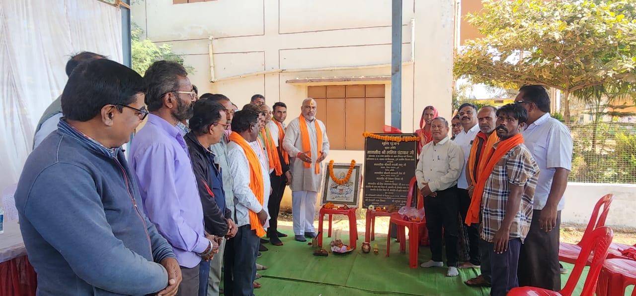दुर्ग ग्रामीण विधायक ललित चंद्राकर विभिन्न मदों से एक करोड़ 82 लाख 17 हजार रूपये की विकास कार्यों की रखी नींव