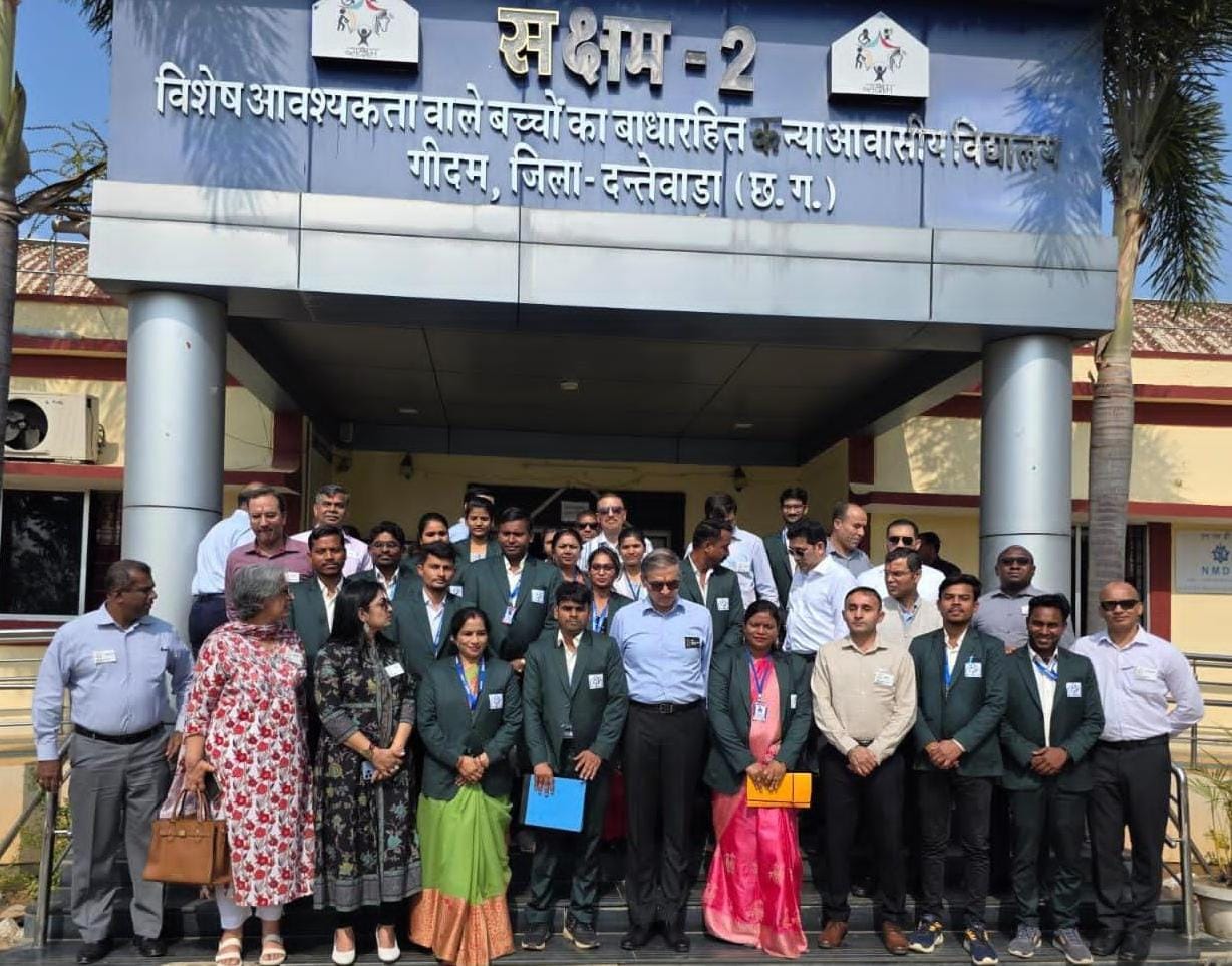 रक्षा मंत्रालय के अधिकारियों