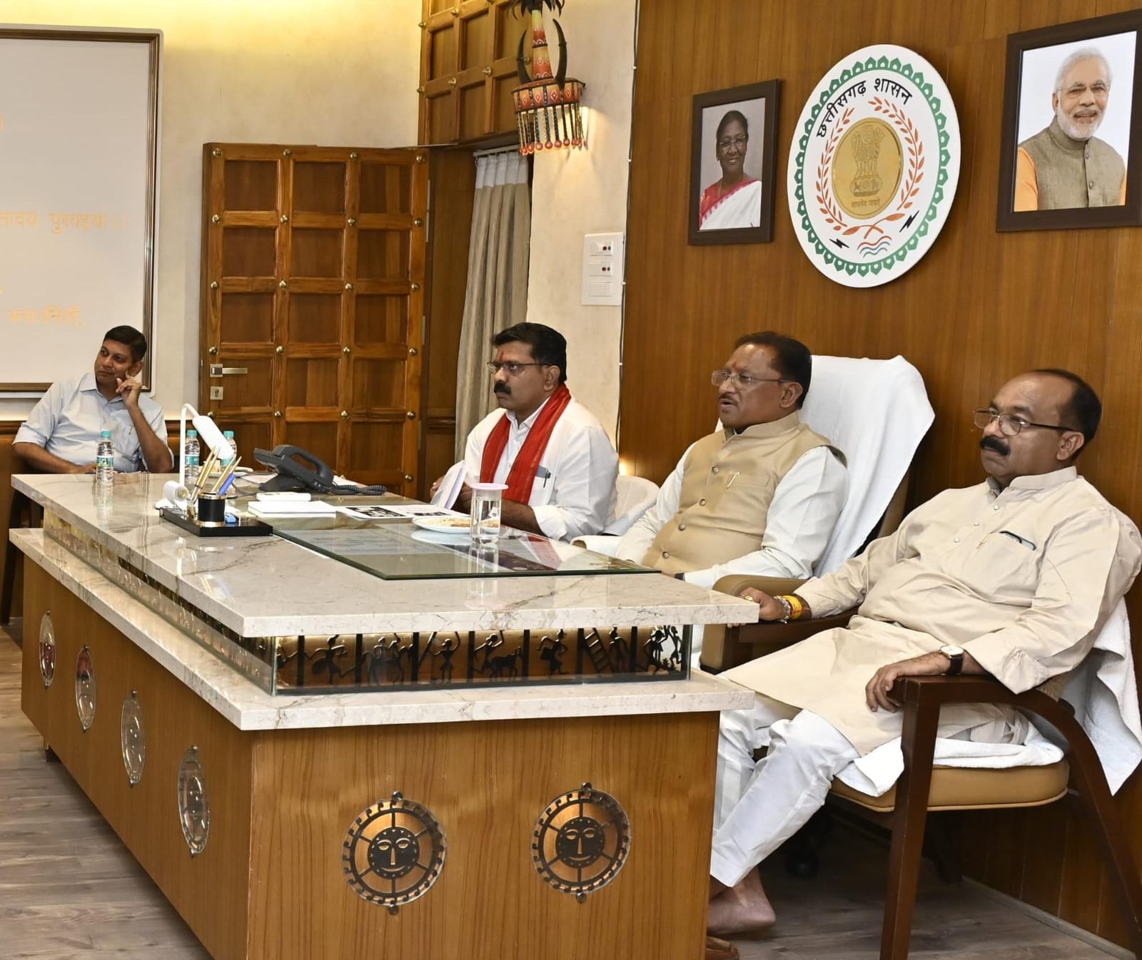 मनरेगा को अन्य योजनाओं