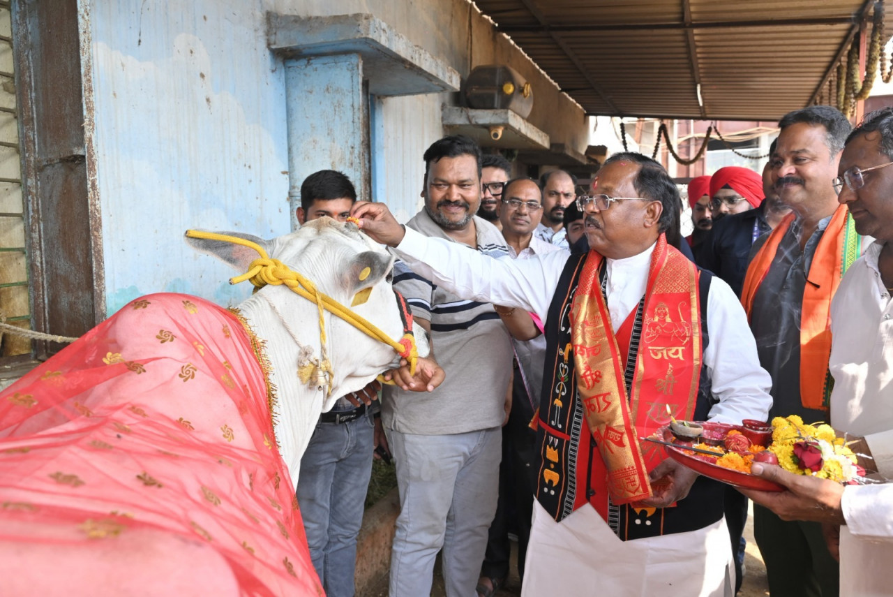 गौ-माता की सेवा
