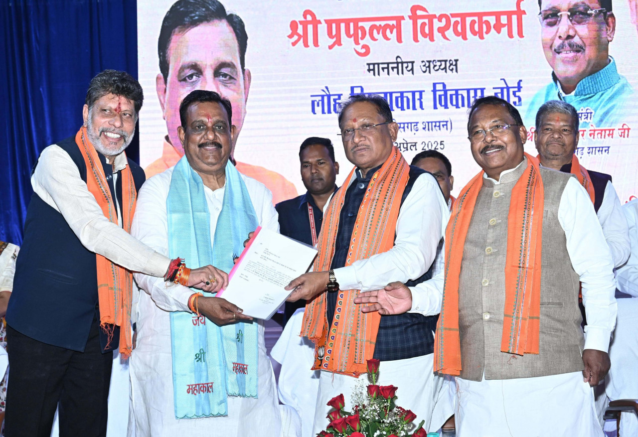 मुख्यमंत्री श्री साय लौह शिल्पकार