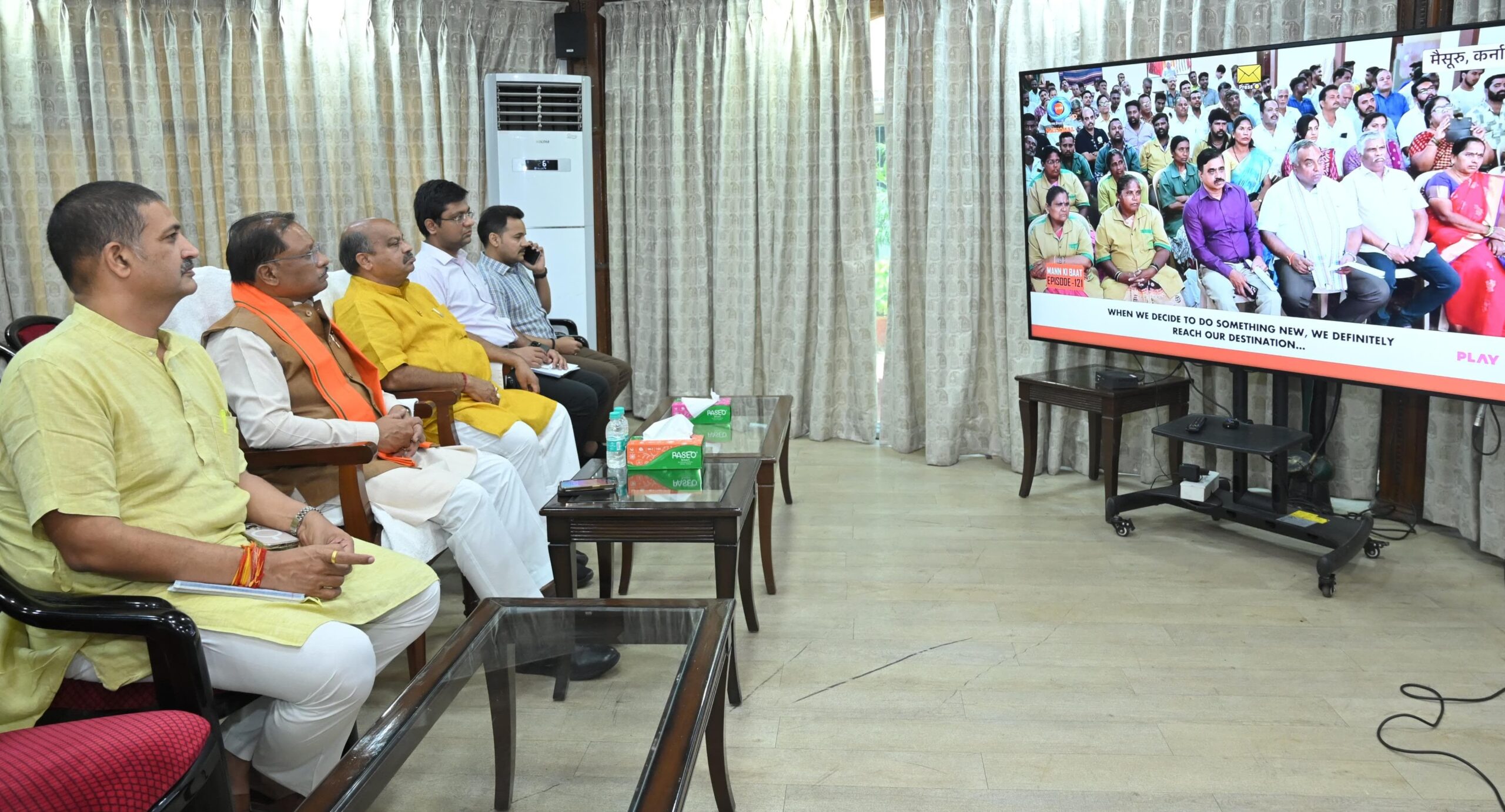 मुख्यमंत्री श्री साय ने जनप्रतिनिधियों और अधिकारियों के साथ सुनी ‘मन की बात’ की 121वीं कड़ी