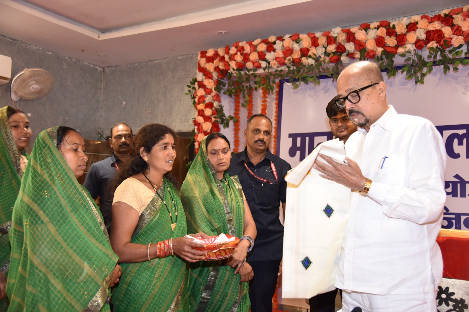 राज्यपाल श्री डेका ने