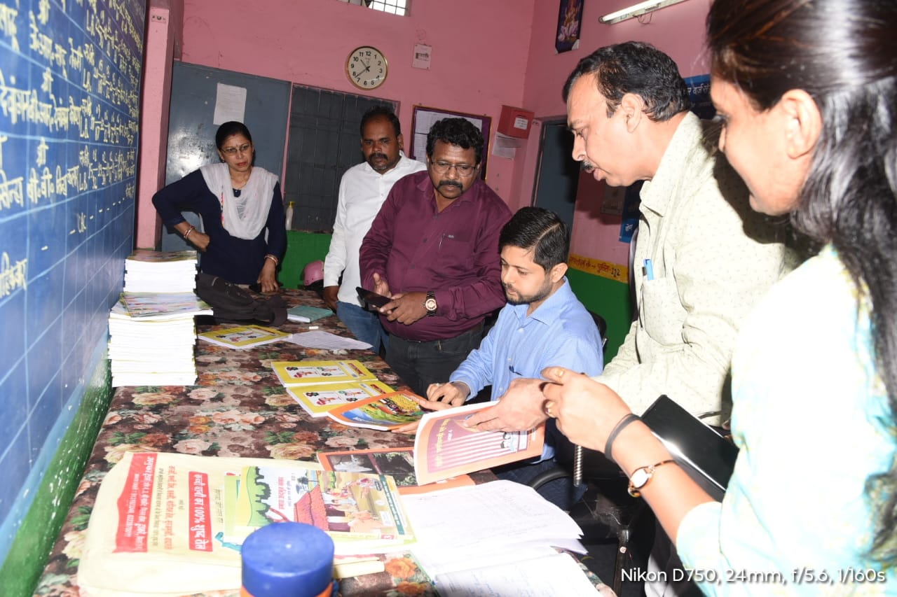 कलेक्टर अभिजीत सिंह ने