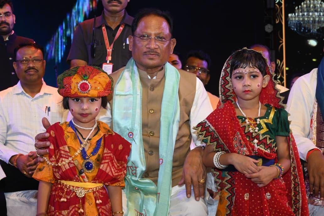 कृष्ण जन्माष्टमी उत्सव में उमड़ा आस्था का सैलाब : मुख्यमंत्री श्री साय हुए शामिल
