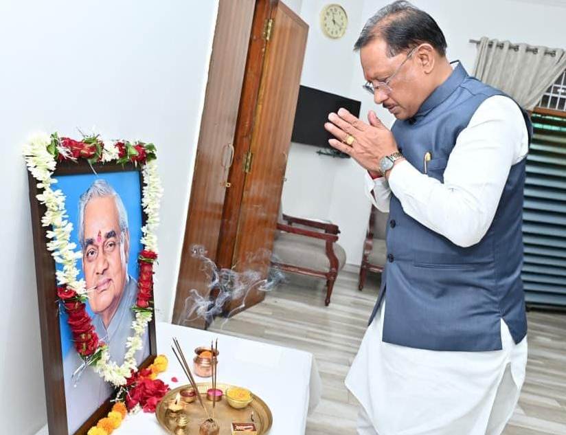 मुख्यमंत्री श्री साय ने श्री अटल बिहारी वाजपेयी की पुण्यतिथि पर उन्हें किया नमन