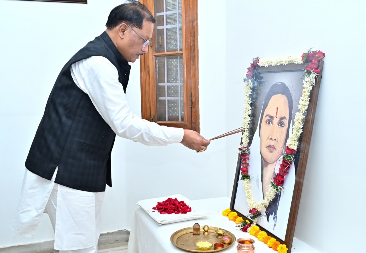 मुख्यमंत्री श्री साय ने छत्तीसगढ़ की पहली महिला सांसद मिनीमाता की पुण्यतिथि पर उनके अविस्मरणीय योगदान को किया नमन