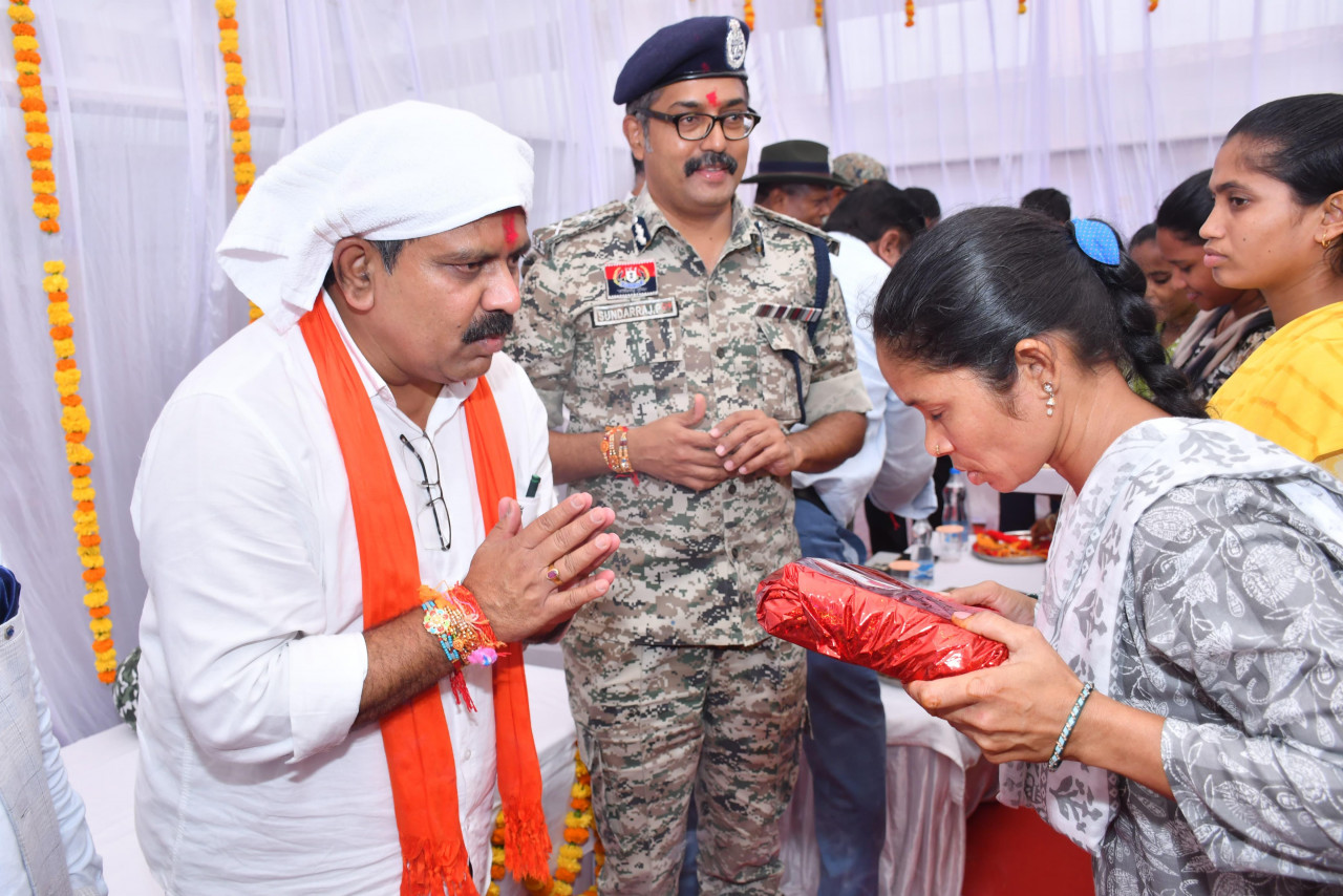 उपमुख्यमंत्री विजय शर्मा ने राखी बँधवाकर किया अपना वादा पूरा