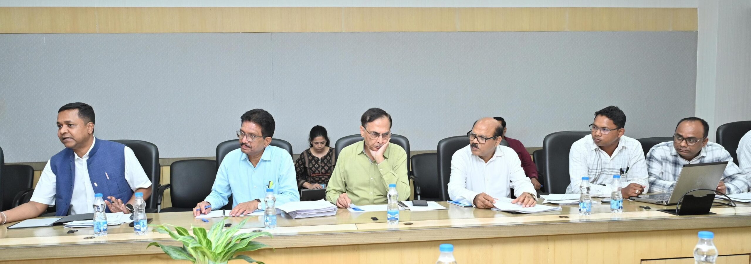छत्तीसगढ़ में अधिक से अधिक ई-चार्जिंग स्टेशन स्थापित करने हेतु इलेक्ट्रिक वाहन निर्माता कंपनियों के साथ हुई बैठक: इलेक्ट्रिक वाहनों की खरीदी को किया जा रहा प्रोत्साहित
