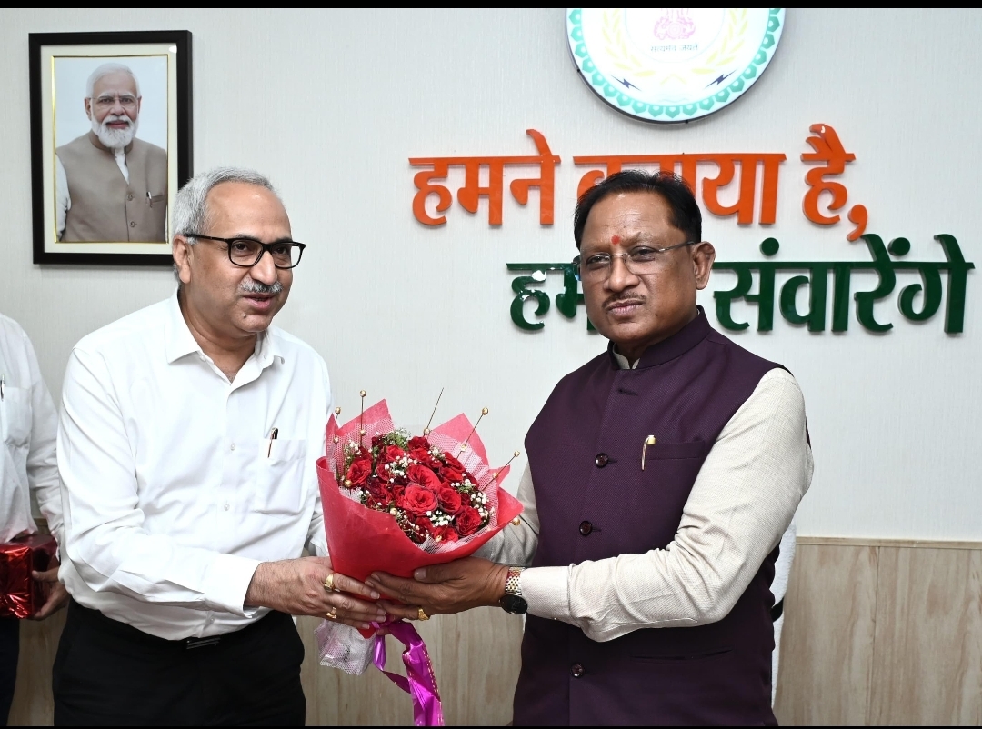 मुख्यमंत्री श्री साय से भिलाई स्टील प्लांट के नवनियुक्त निदेशक श्री चित्त रंजन महापात्र ने की सौजन्य मुलाकात