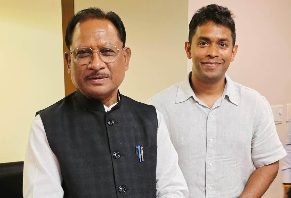 बस्तर के होनहार अविनाश तिवारी से टोक्यो में मिले मुख्यमंत्री श्री साय : छत्तीसगढ़ में उद्योग स्थापना को लेकर हुई सकारात्मक चर्चा