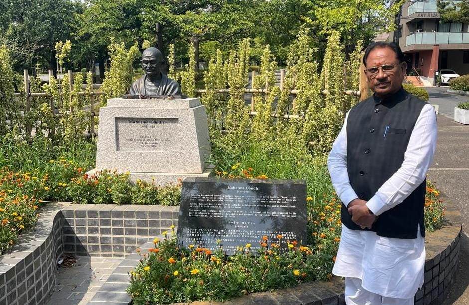 मुख्यमंत्री विष्णुदेव साय ने टोक्यो के ‘लिटिल इंडिया’ पहुँचकर महात्मा गांधी को किया नमन