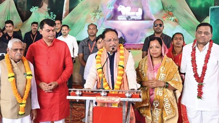 मुख्यमंत्री श्री साय भिलाई में शिव महापुराण कथा के समापन समारोह में हुए सम्मिलित