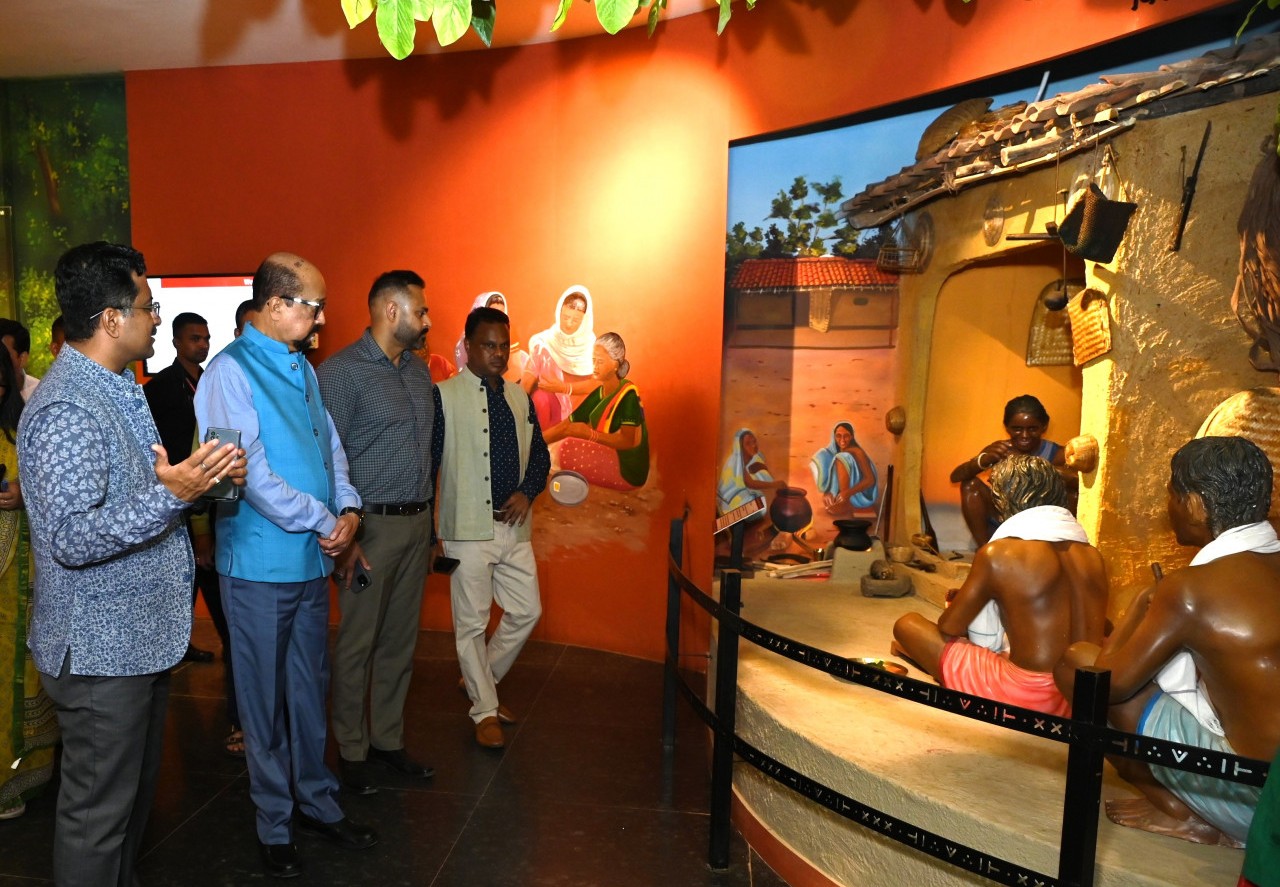 Governor-Sri-Ramen-Deka-No