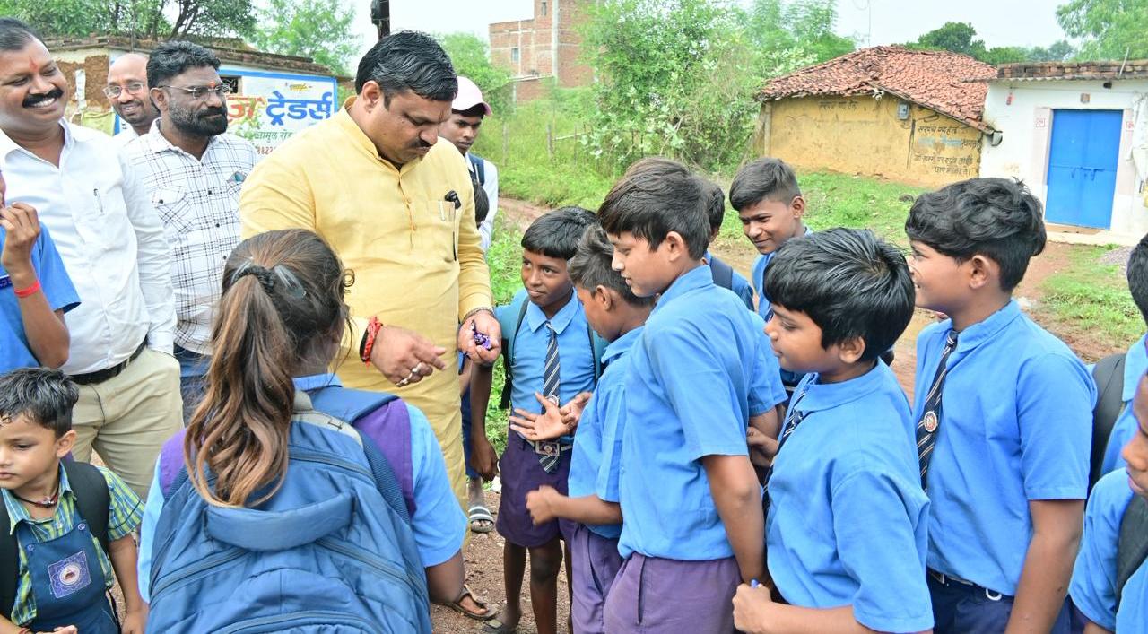 शिक्षा मंत्री गजेन्द्र यादव ने