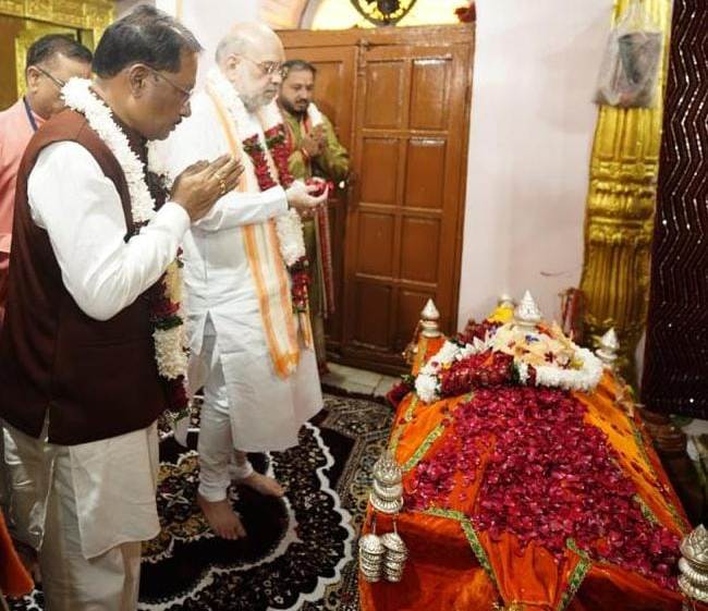 अमित शाह और मुख्यमंत्री श्री साय ने मां दंतेश्वरी की पूजा-अर्चना कर देश-प्रदेश की सुख-शांति, समृद्धि और खुशहाली का मांगा आशीर्वाद