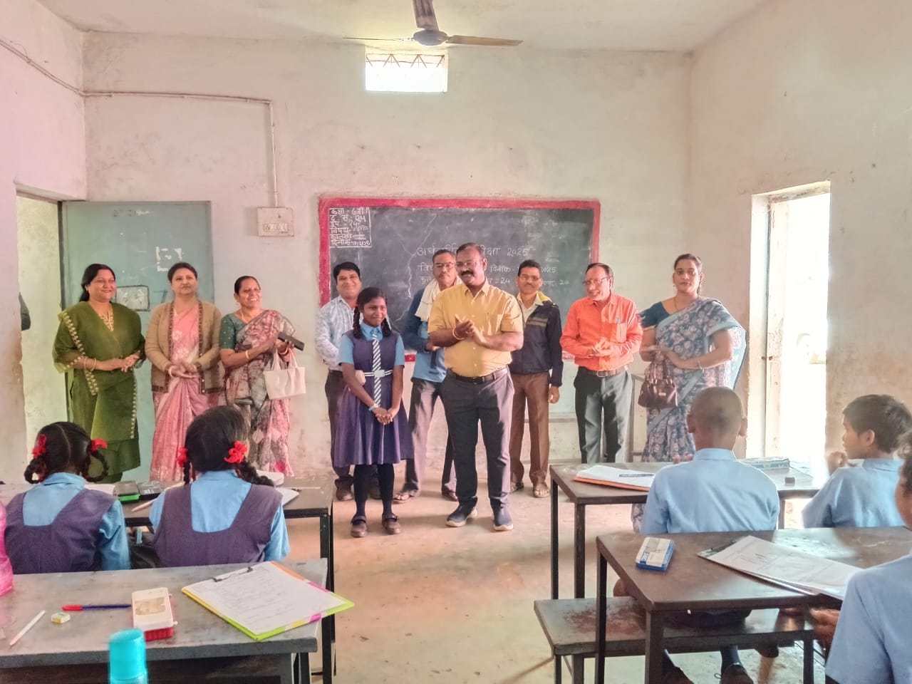 तहसीलदार ने किया जामुल स्कूल का औचक निरीक्षण, सफाई व्यवस्था दुरुस्त करने के दिए निर्देश
