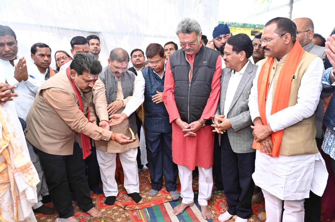उप मुख्यमंत्री श्री शर्मा ने श्री पंचमुखी बूढ़ा महादेव मंदिर में कांवड़िया विश्राम गृह निर्माण का किया भूमिपूजन, 1.54 करोड़ की लागत से होगा तैयार