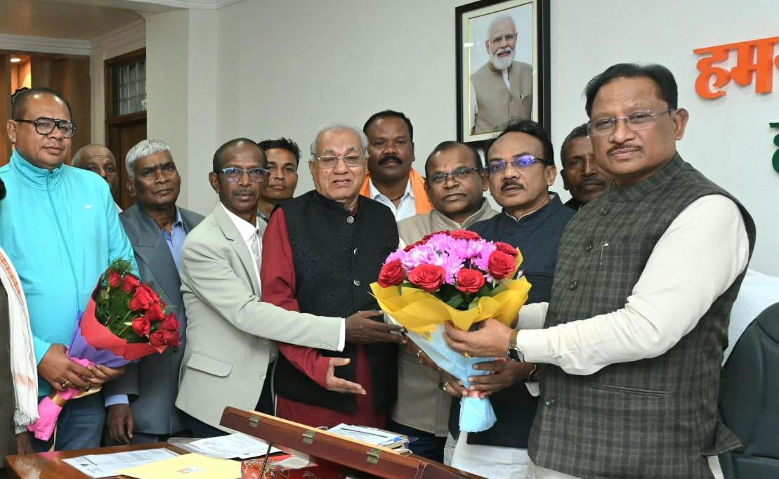 मुख्यमंत्री श्री साय से अखिल भारतीय राष्ट्रीय महासभा हल्बा हल्बी आदिवासी समाज के प्रतिनिधि मंडल के सदस्यों ने सौजन्य मुलाकात की