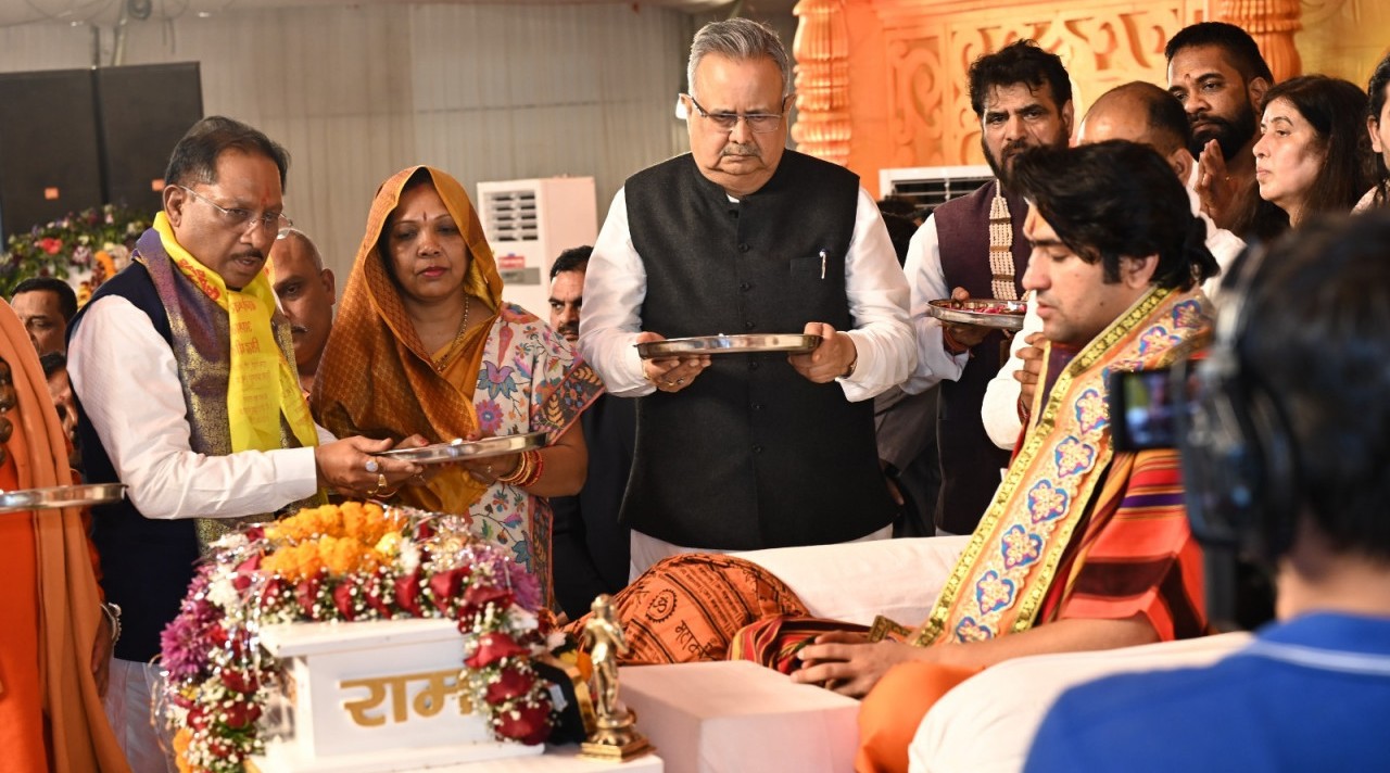 मुख्यमंत्री विष्णुदेव साय दिव्य श्री हनुमंत कथा समारोह में हुए शामिल