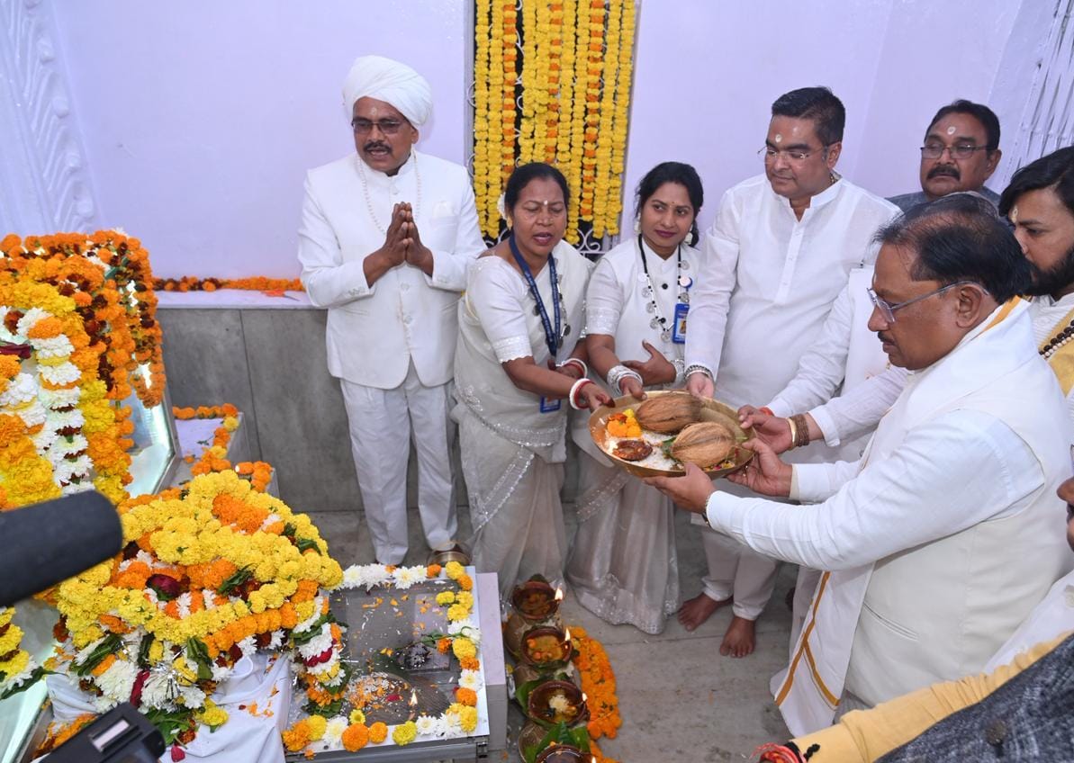 सतनाम भवन सेक्टर-6 भिलाई में आयोजित बाबा गुरु घासीदास जयंती एवं गुरु पर्व कार्यक्रम में शामिल हुए मुख्यमंत्री श्री साय