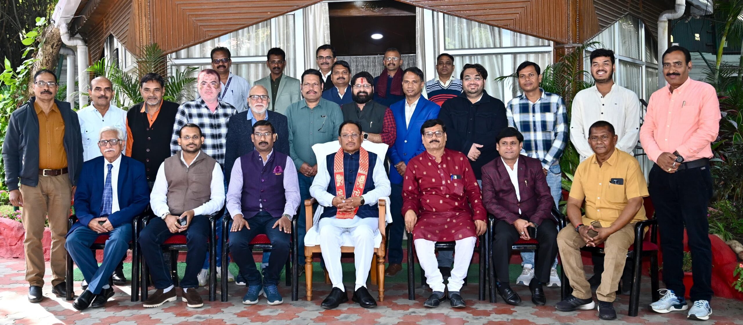 मुख्यमंत्री श्री साय से राजस्थान के अंतर्राज्यीय अध्ययन भ्रमण से लौटे पत्रकारों के दल ने की सौजन्य मुलाकात