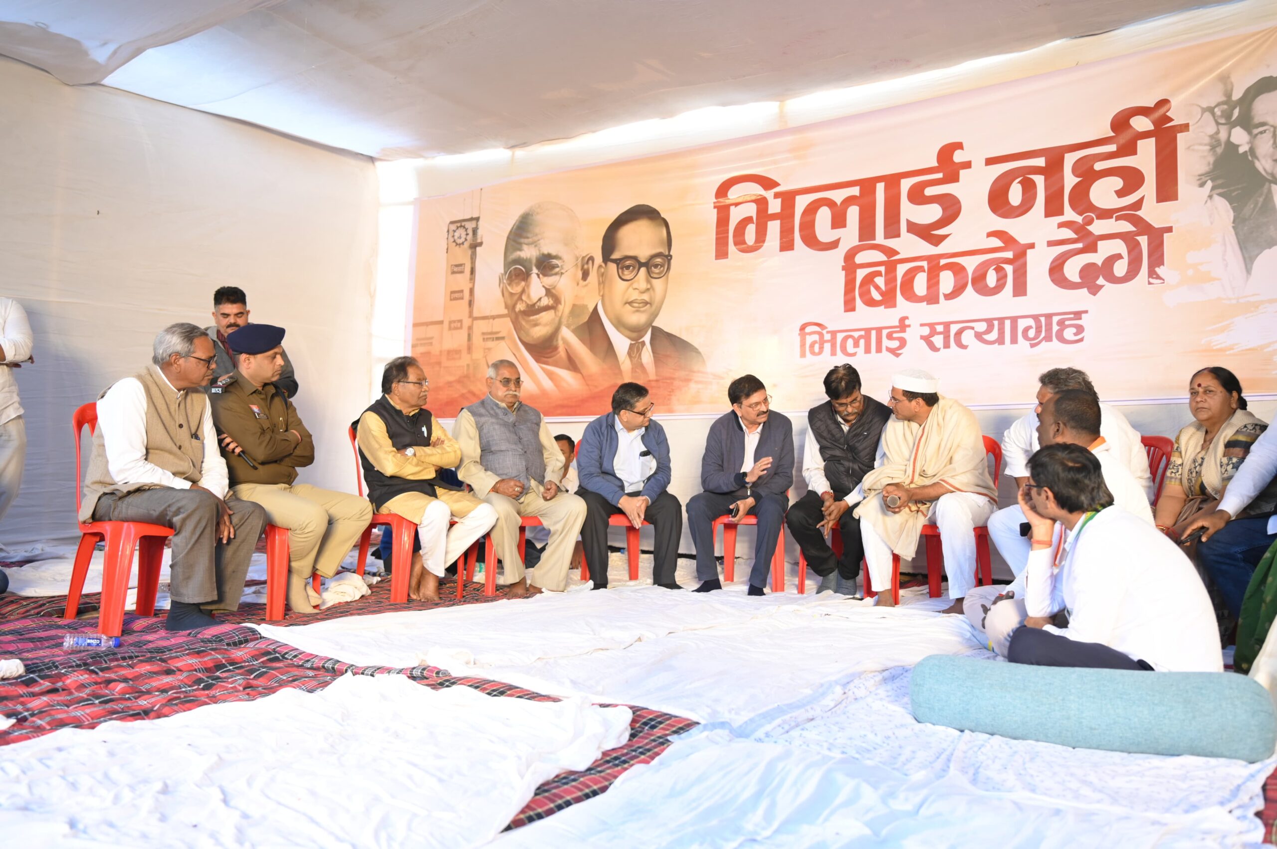 प्रबंधन की तरफ से नहीं मिला उचित जवाब, DIC से मुलाकात तक जारी रहेगा विधायक देवेंद्र का उपवास