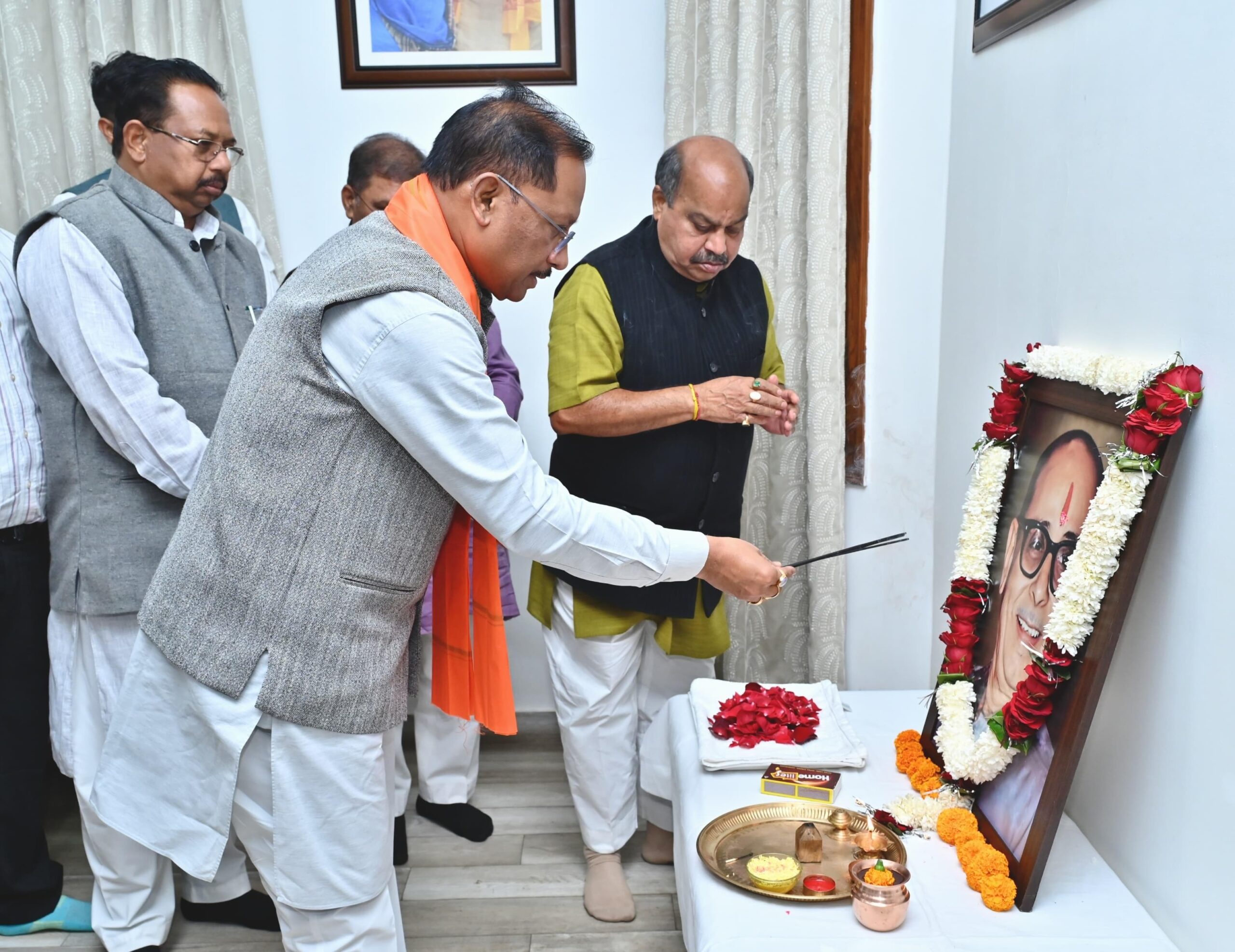 मुख्यमंत्री विष्णुदेव साय ने कुशाभाऊ ठाकरे की पुण्यतिथि पर दी श्रद्धांजलि