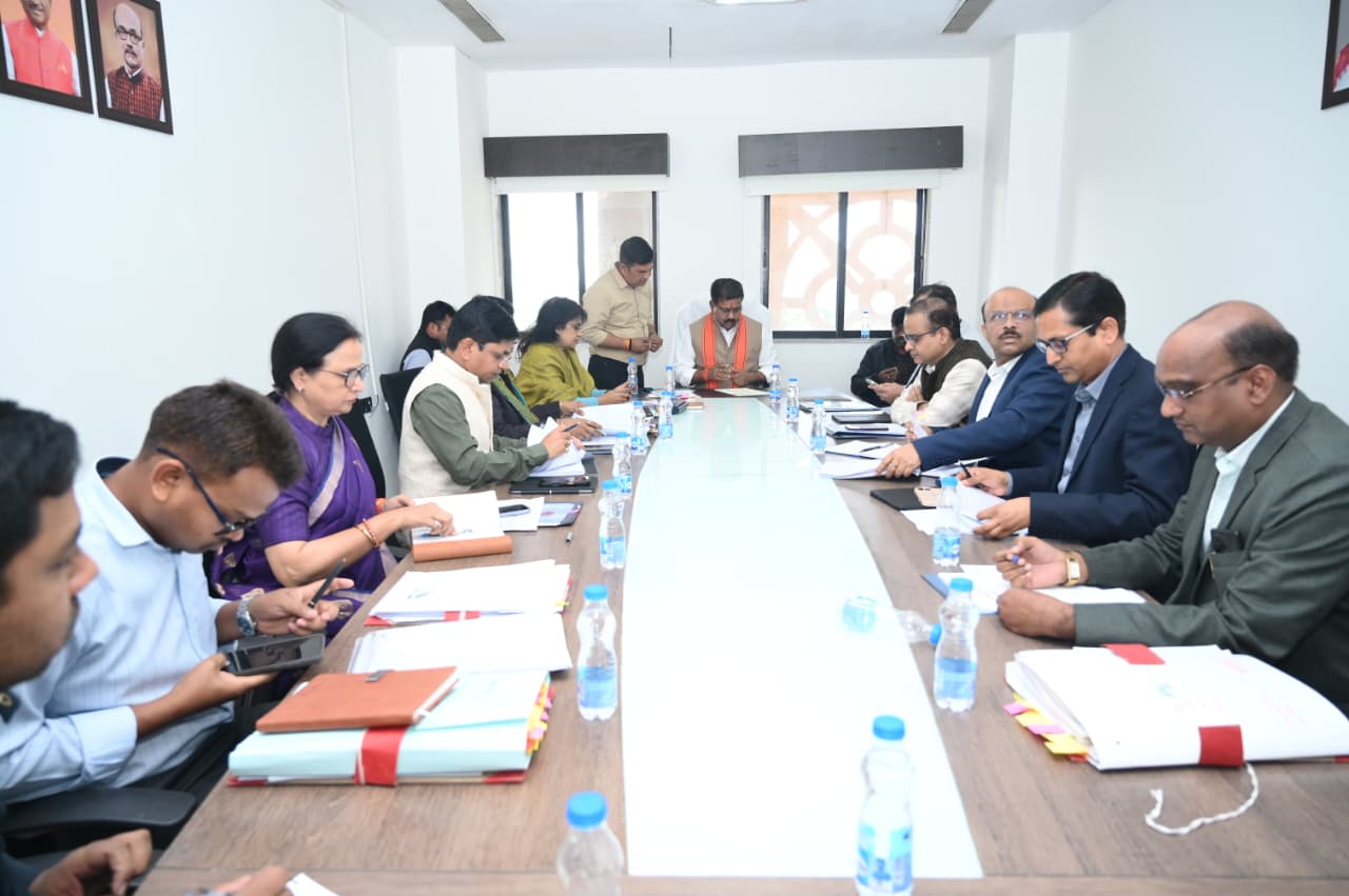 पंचायत एवं ग्रामीण विकास विभाग के बजट निर्माण को लेकर उपमुख्यमंत्री श्री शर्मा ने ली समीक्षा बैठक