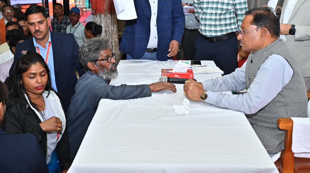 60 वर्षीय अविवाहित श्रमिक श्री हनुमंत राव का नहीं बना था राशन कार्ड : मुख्यमंत्री ने जनदर्शन में तत्काल राशन कार्ड बनाने के दिए निर्देश, मिलेगा शासकीय योजनाओं का लाभ
