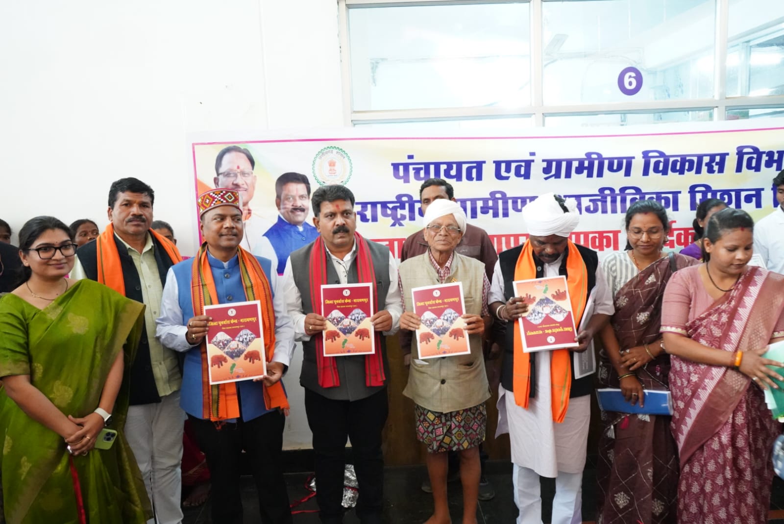 राज्यपाल श्री डेका से