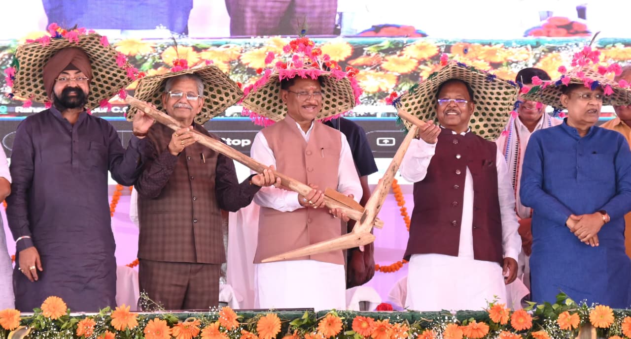 मुख्यमंत्री श्री साय ने बटन दबाकर किसानों के खातों में की 10 हजार 324 करोड़ रुपए की राशि अंतरित