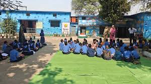 700 भवन विहीन