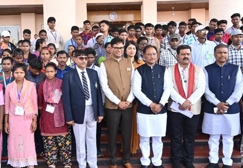 मुख्यधारा में लौटे युवाओं के उज्ज्वल भविष्य के लिए सरकार कर रही सतत प्रयास – मुख्यमंत्री श्री साय