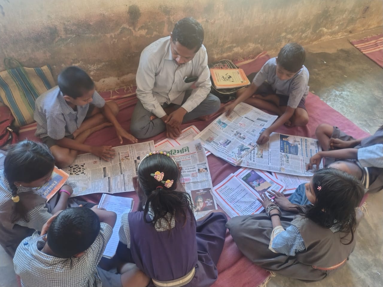 विद्यार्थियों की दिनचर्या में शामिल हुआ अखबार वाचन