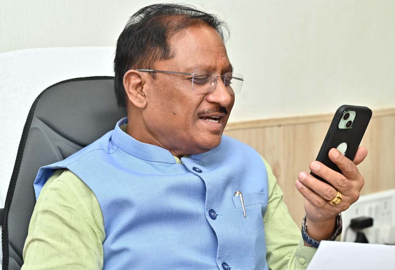 यूपीएससी सिविल सेवा परीक्षा में सफल प्रदेश के अभ्यर्थियों को मुख्यमंत्री ने वीडियो कॉल के जरिए दी बधाई