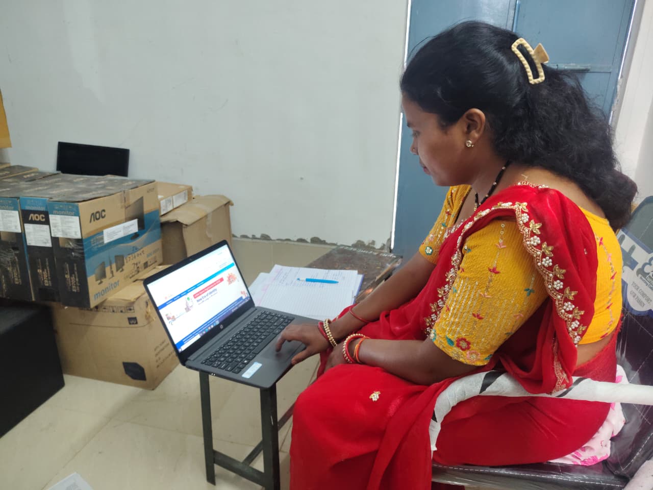 आधार से जुड़ी सेवाएं उपलब्ध करा आत्मनिर्भर बनी संगीता सिंह