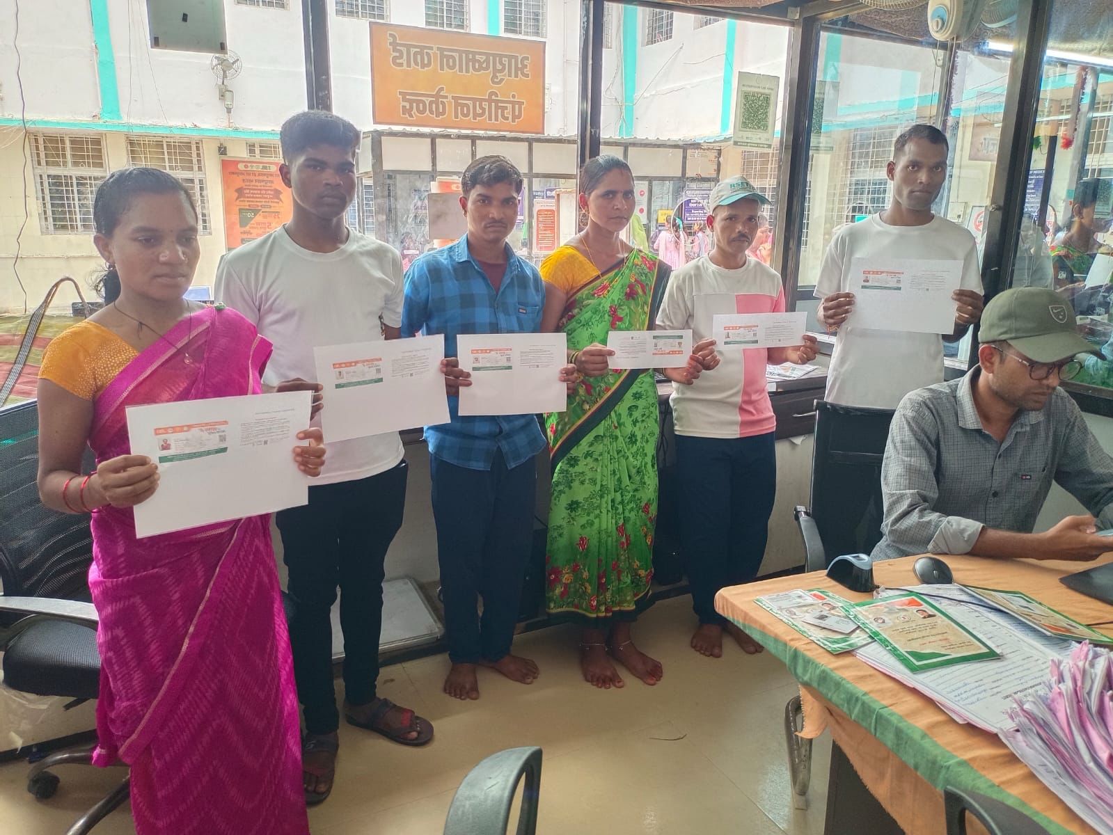 आयुष्मान कार्ड से लाखों का मुफ्त इलाज, पुनर्वासित युवाओं में दिखा उत्साह