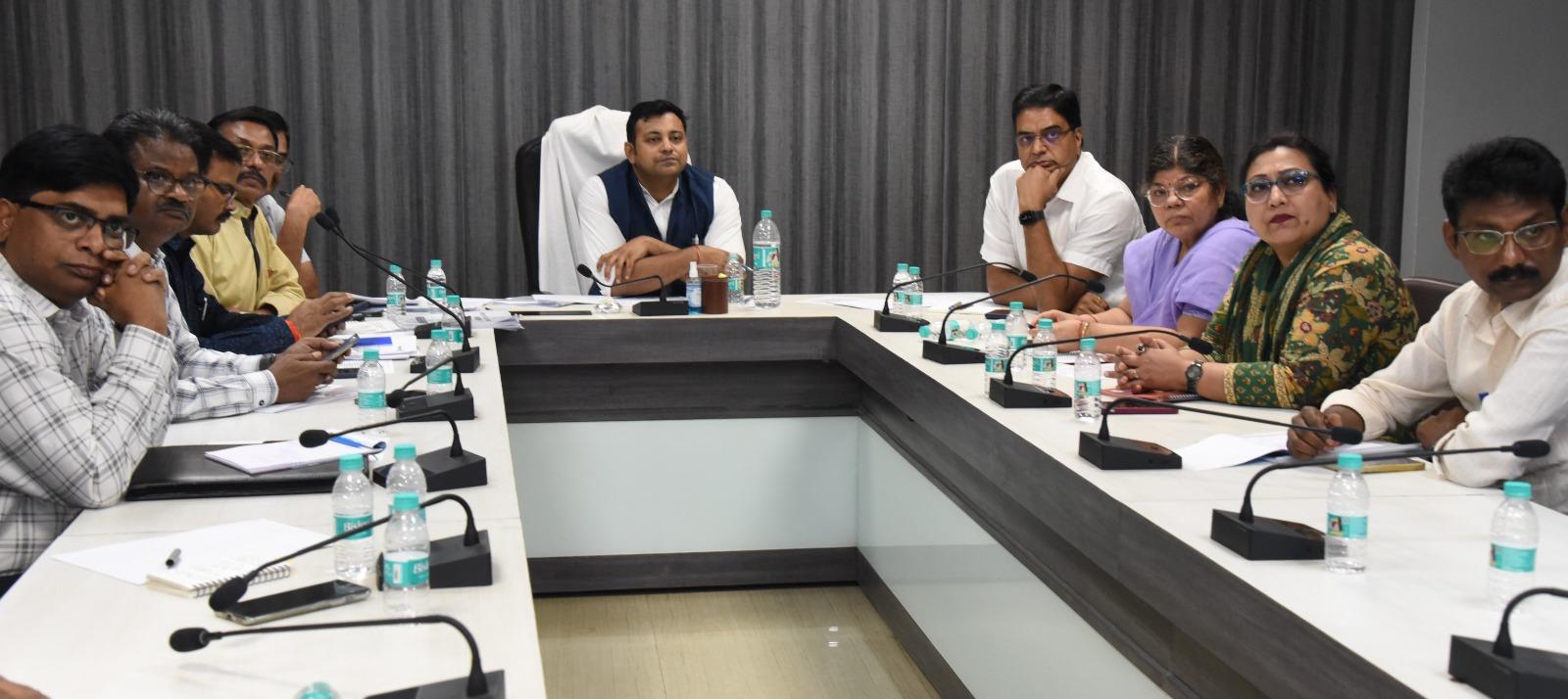 प्रचार-प्रसार कार्य में लापरवाही बरतने पर तीन जिलों के अधिकारियों के विरूद्ध अनुशासनात्मक कार्रवाई के निर्देश