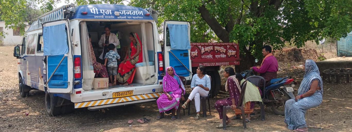 ​वनांचलों की ‘संजीवनी’ बनी मोबाइल मेडिकल यूनिट: साढ़े तीन माह में 2000 से अधिक ग्रामीणों का हुआ निःशुल्क उपचार