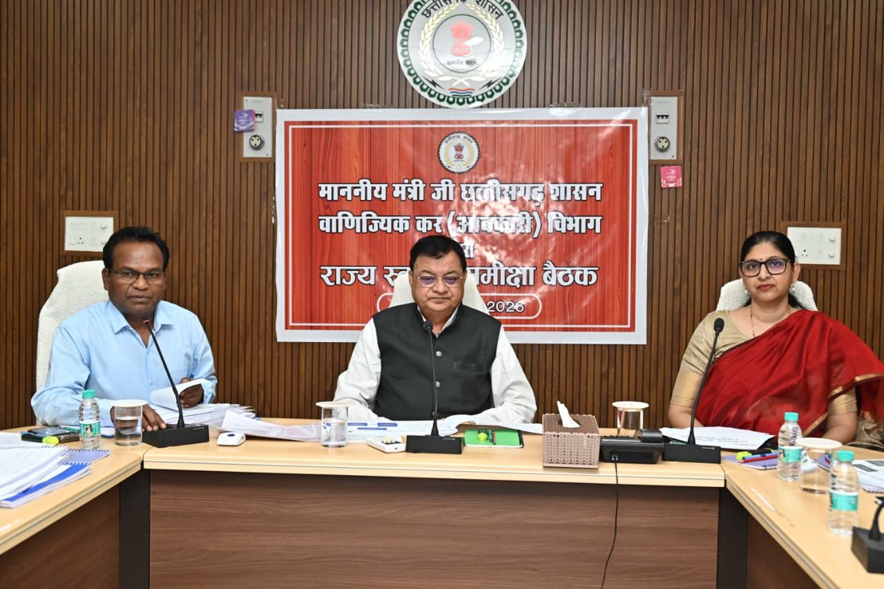 मदिरा के अवैध परिवहन एवं बिक्री पर रोक लगाए पड़ोसी राज्यों से आने वाली शराब रोक लगाने के दिए निर्देश : आबकारी मंत्री श्री देवांगन