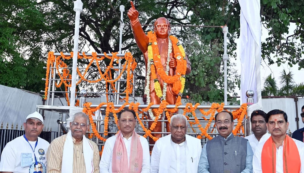 मुख्यमंत्री श्री साय ने किया मुंगेली नगर के चौक-चौराहों में स्थापित प्रतिमाओं का अनावरण