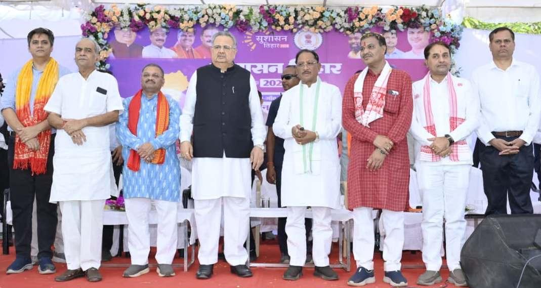 मुख्यमंत्री श्री साय सुशासन तिहार अंतर्गत राजनांदगांव में आयोजित जनसमस्या निवारण शिविर में हुए शामिल