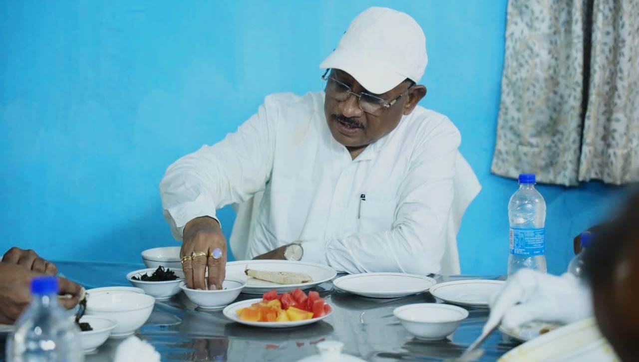 मुख्यमंत्री श्री साय ने बैगा समाज के साथ किया सामूहिक भोजन, आत्मीय संवाद से मजबूत हुआ विश्वास