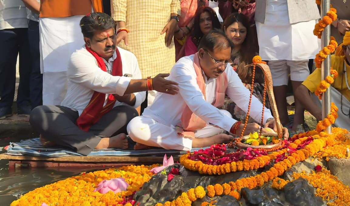 जलेश्वर महादेव धाम में मुख्यमंत्री श्री साय ने किया जलाभिषेक: प्रदेश की  सुख-समृद्धि की कामना