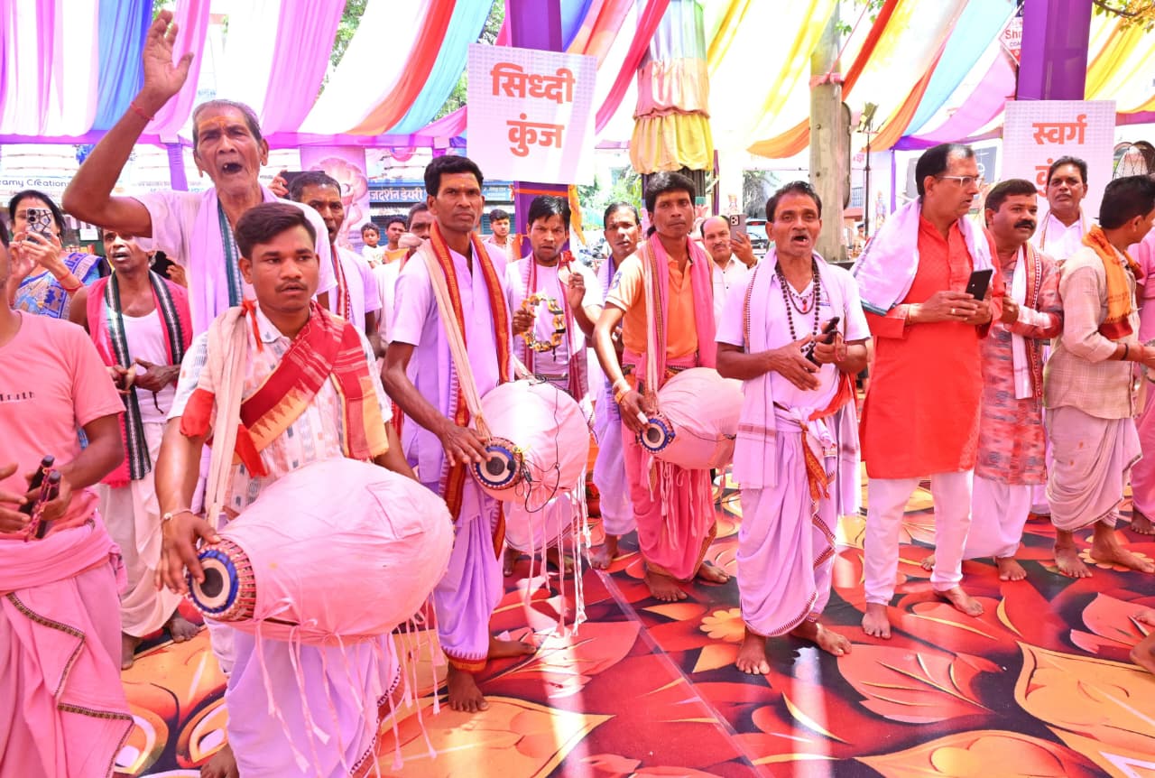 मुख्यमंत्री श्री साय हरिनाम संकीर्तन नामयज्ञ में हुए शामिल